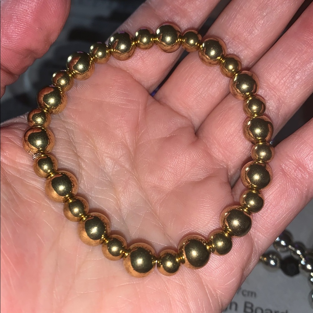 Elegant Gold Beaded Bracelet - Picture 5 of 5